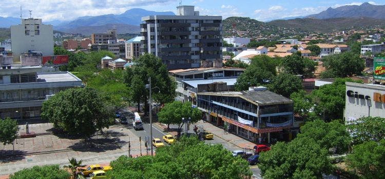 Ciudad con muchos arboles y edificios | Cúcuta