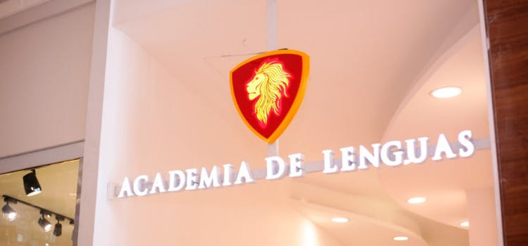 Fachada Academia de Lenguas