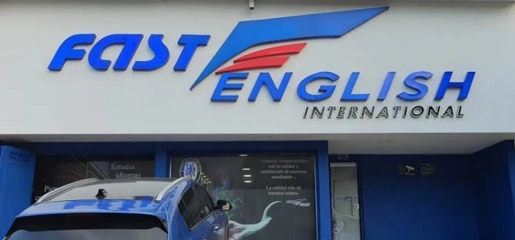 Logo de Fast English International