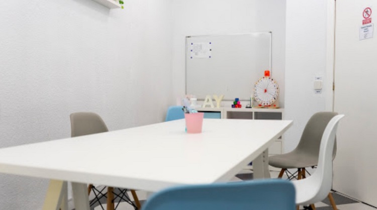 Sal&oacute;n de clases de Idiomas iPlay