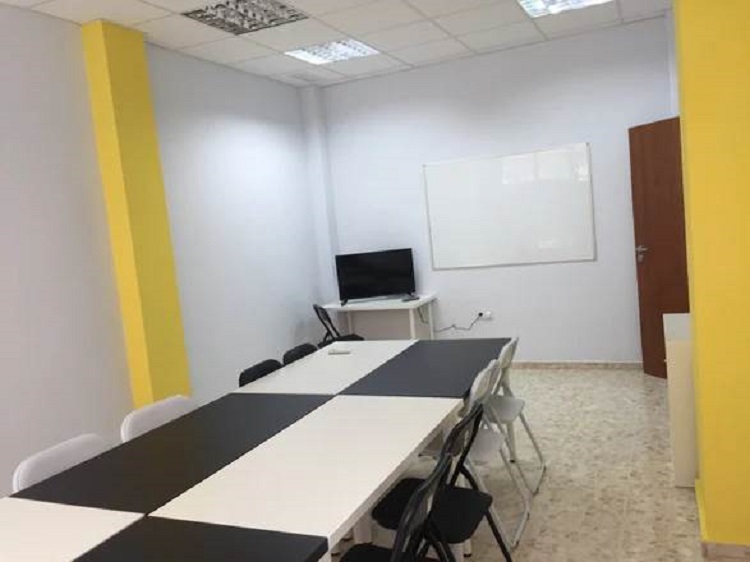 Sal&oacute;n de clases de Your Language English Club en Sevilla