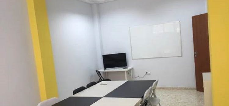 Salón de clases de Your Language English Club en Sevilla