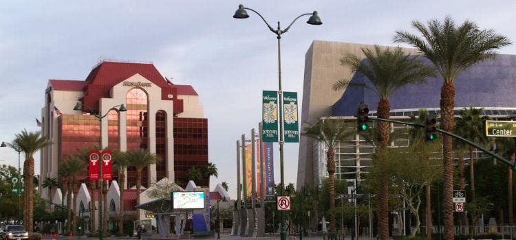 Mesa escolas de inglês