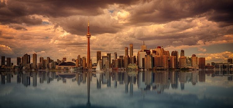 Imagen de toronto | Edificios muy altos, cielo y agua