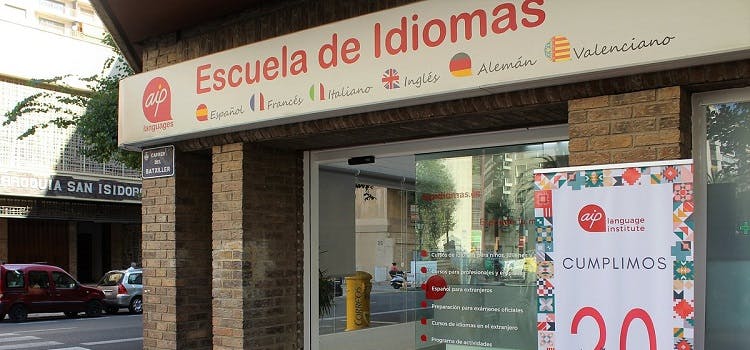 Fachada de AIP Language Institute en Valencia España