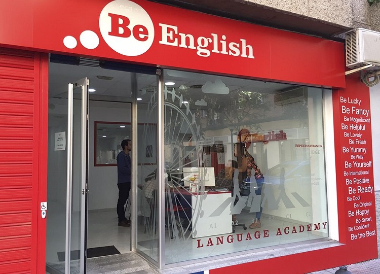 Fachada color rojo de las instalaciones del curso de ingl&eacute;s Be English.