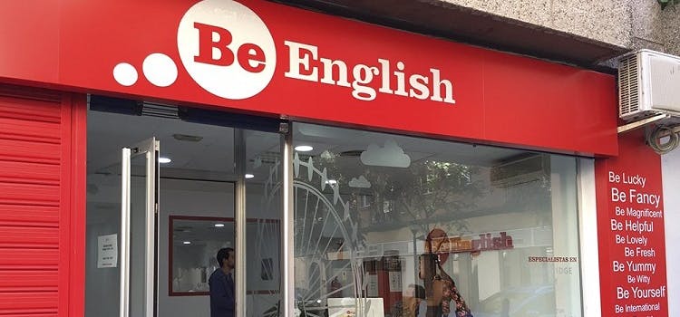 Fachada color rojo de las instalaciones del curso de inglés Be English.