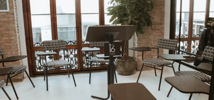 Clases en Number 16 School