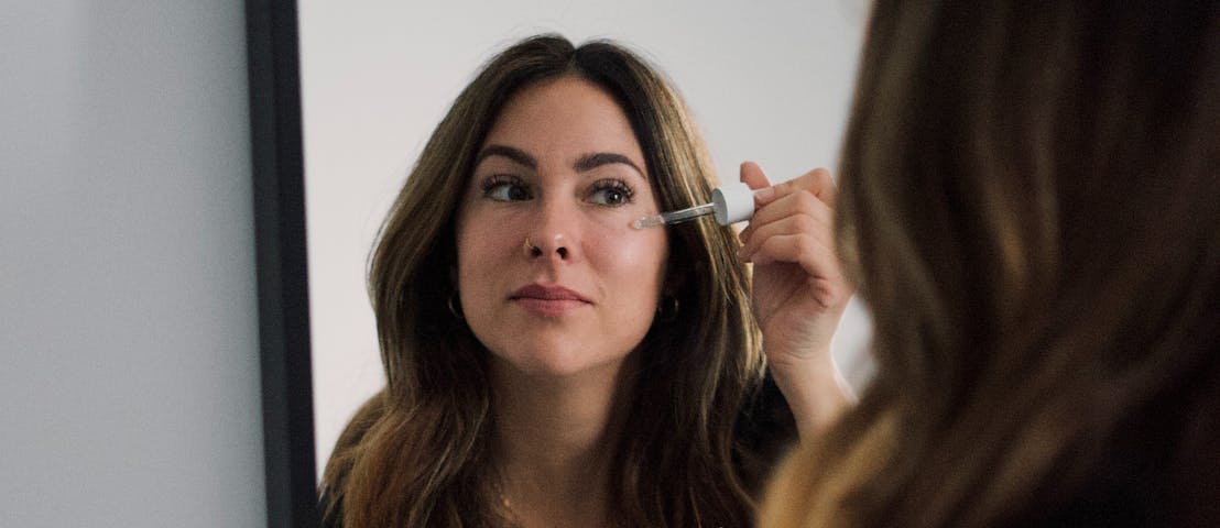 Waarom je een serum moet toevoegen aan je gezichtsverzorging?