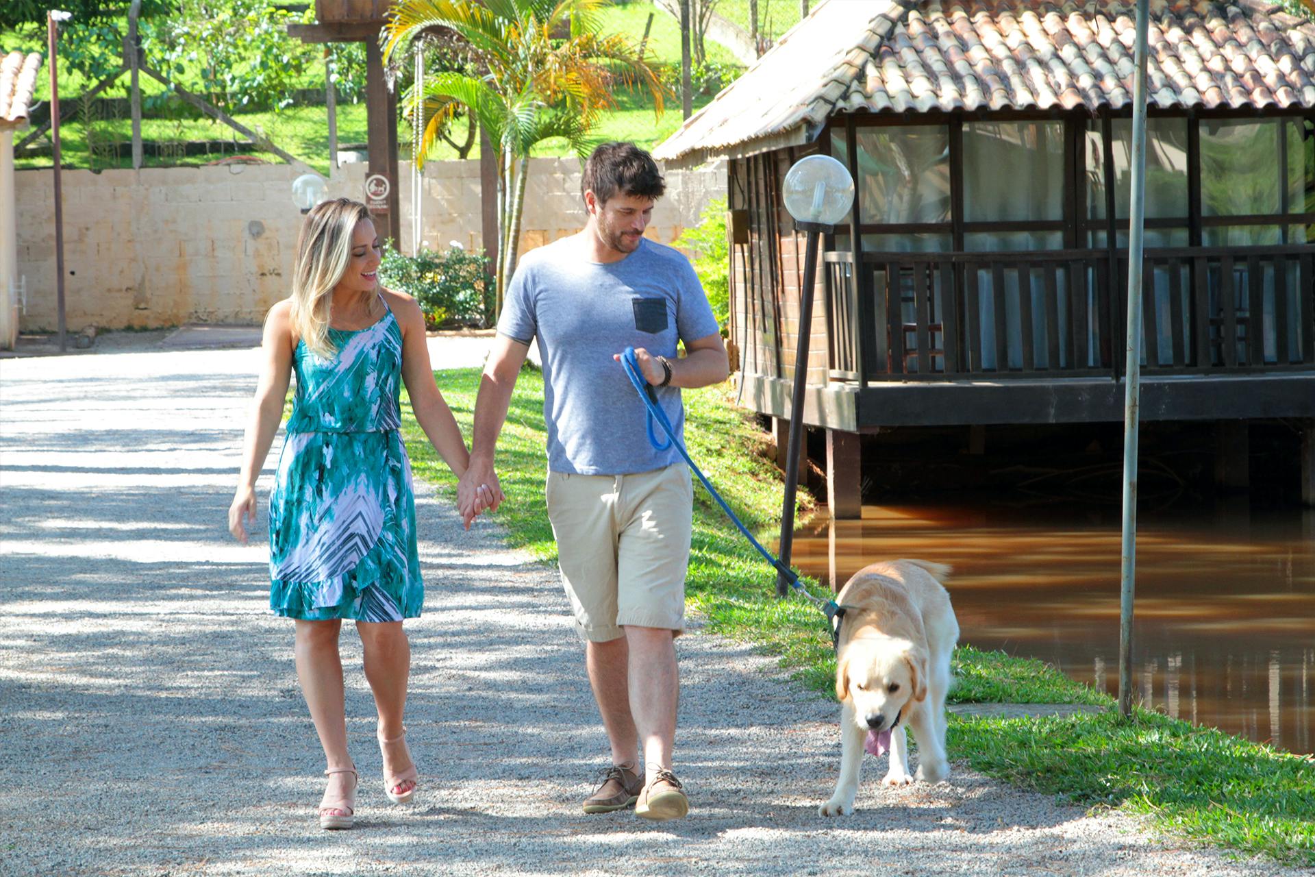 Foto com casal com seu pet