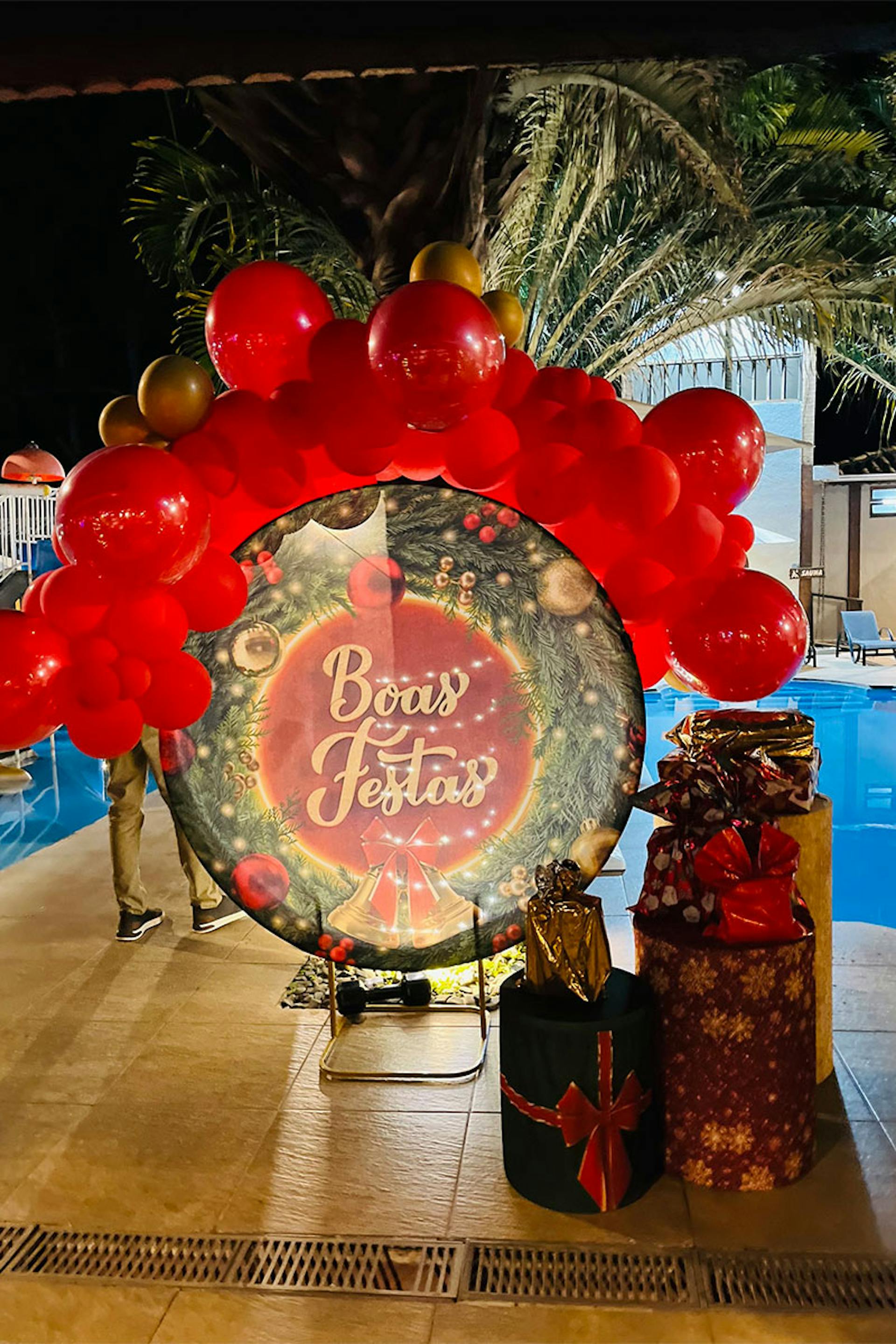 placa de boas festas com balões