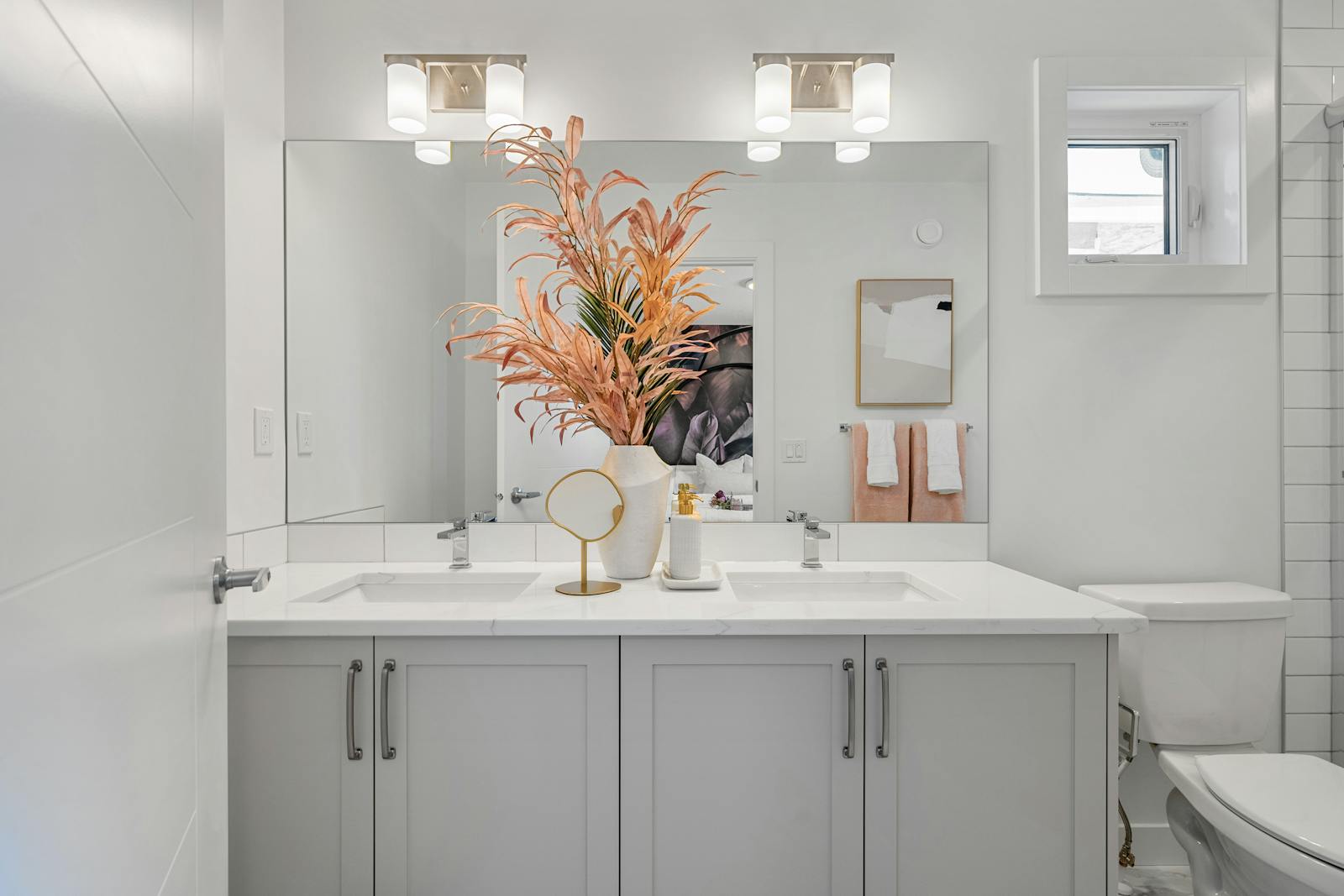 Ensuite Vanity Photo