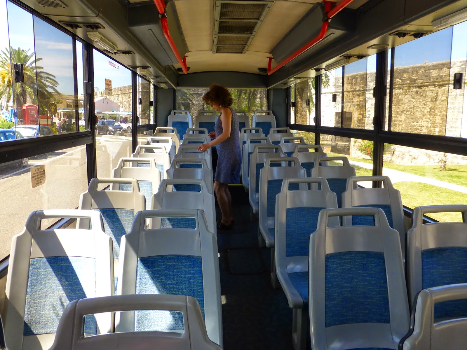 https://images.prismic.io/passio/aEuiSbNJEFaPX7ri_empty_bus.jpg?ixlib=gatsbyFP&auto=format%2Ccompress&fit=max