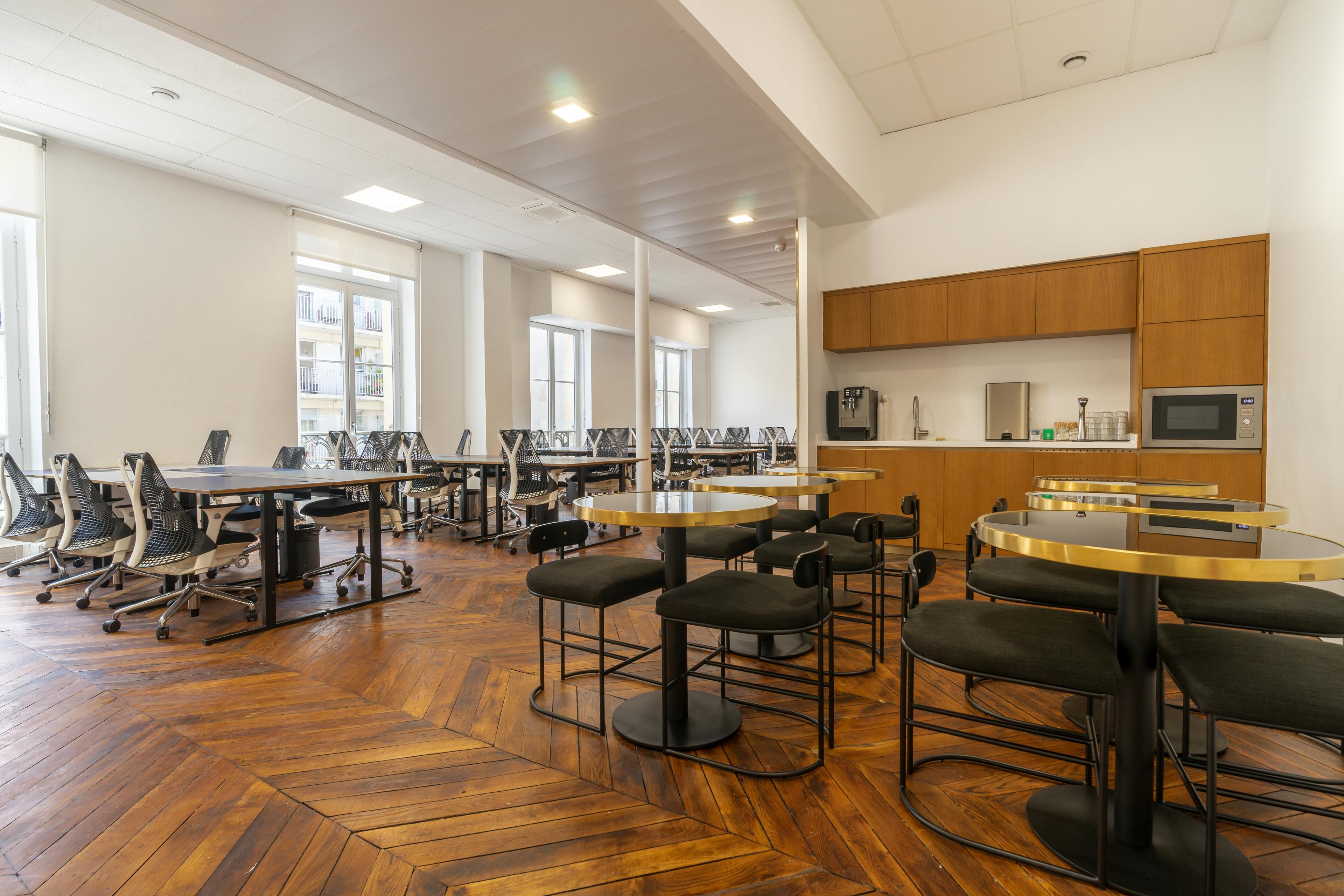 Bureaux et espaces déjeunatoires Patchwork République