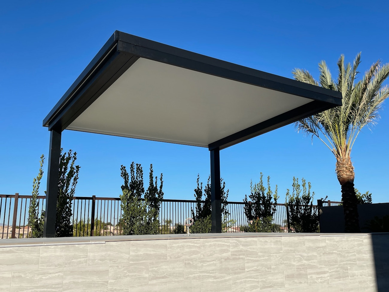 Cantilever style 4K awning by pool in Las Vegas, Nevada