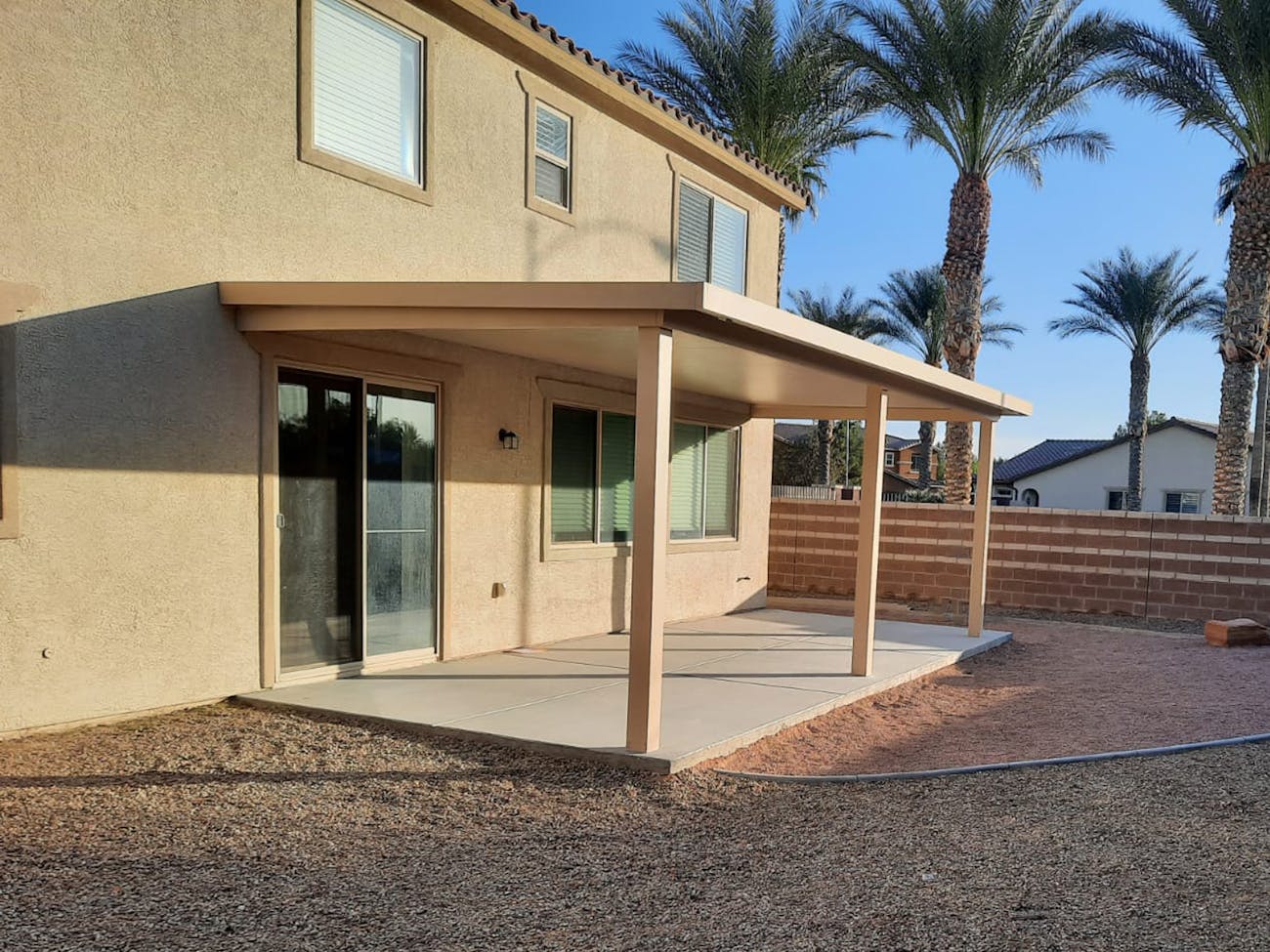 Beige 4K luxury awning with white ceiling enhancing a Washington, Utah home