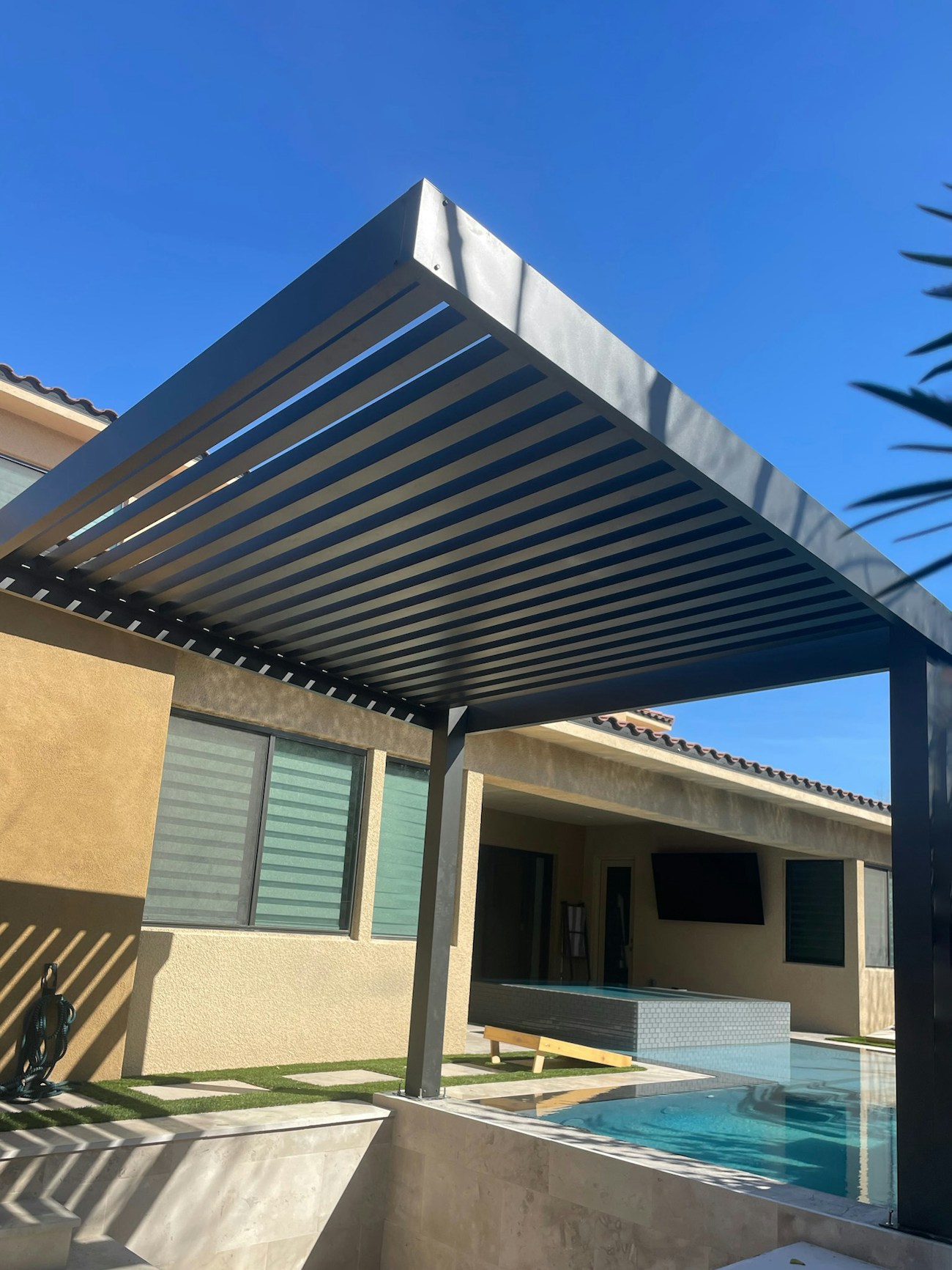 Saint George, Utah luxury 4K patio cover in black for poolside