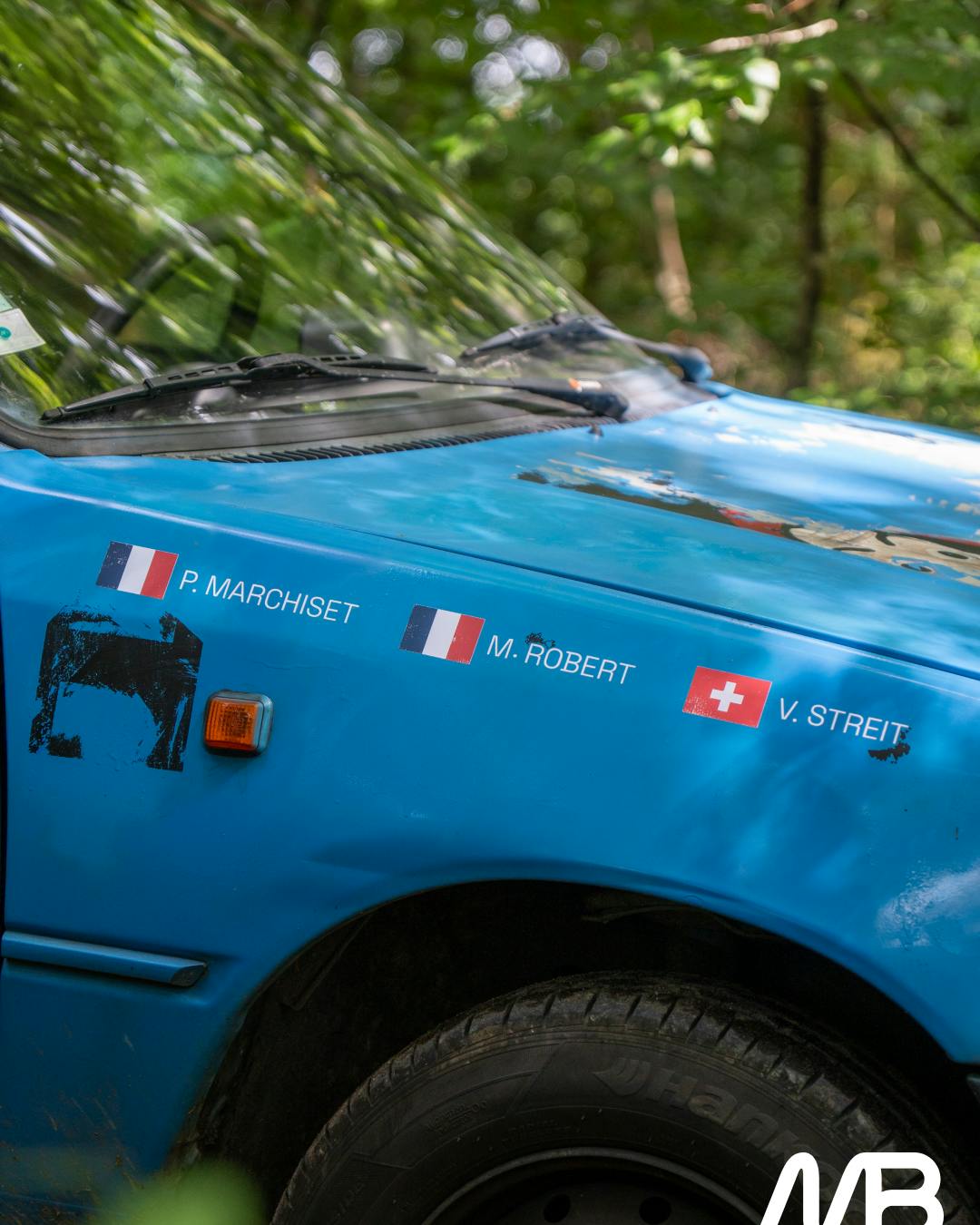 the blue car showing the front right wing