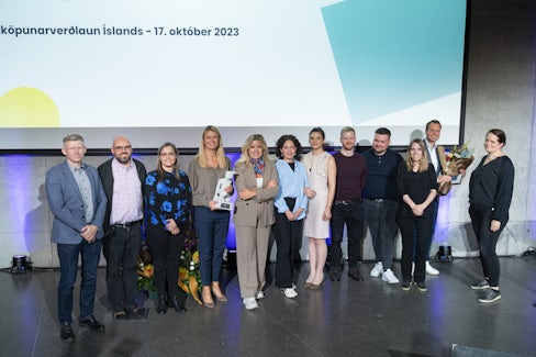 The PayAnalytics team receiving the Icelandic Innovation Award in October 2023.