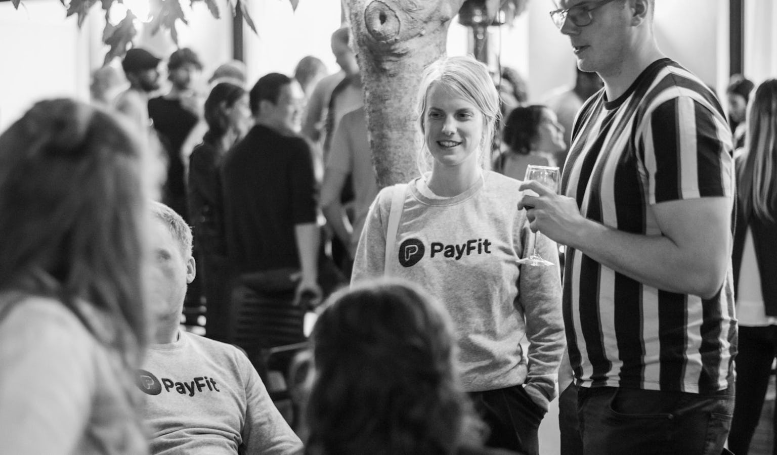 PayFiters hablando con candidatos en el proceso informal de selección