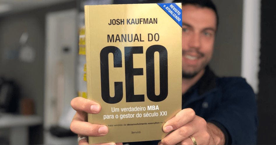 El libro recomendado de hoy es MBA Personal de Josh Kaufman. En el apr