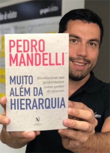 Muito Além da Hierarquia - Pedro Mandelli