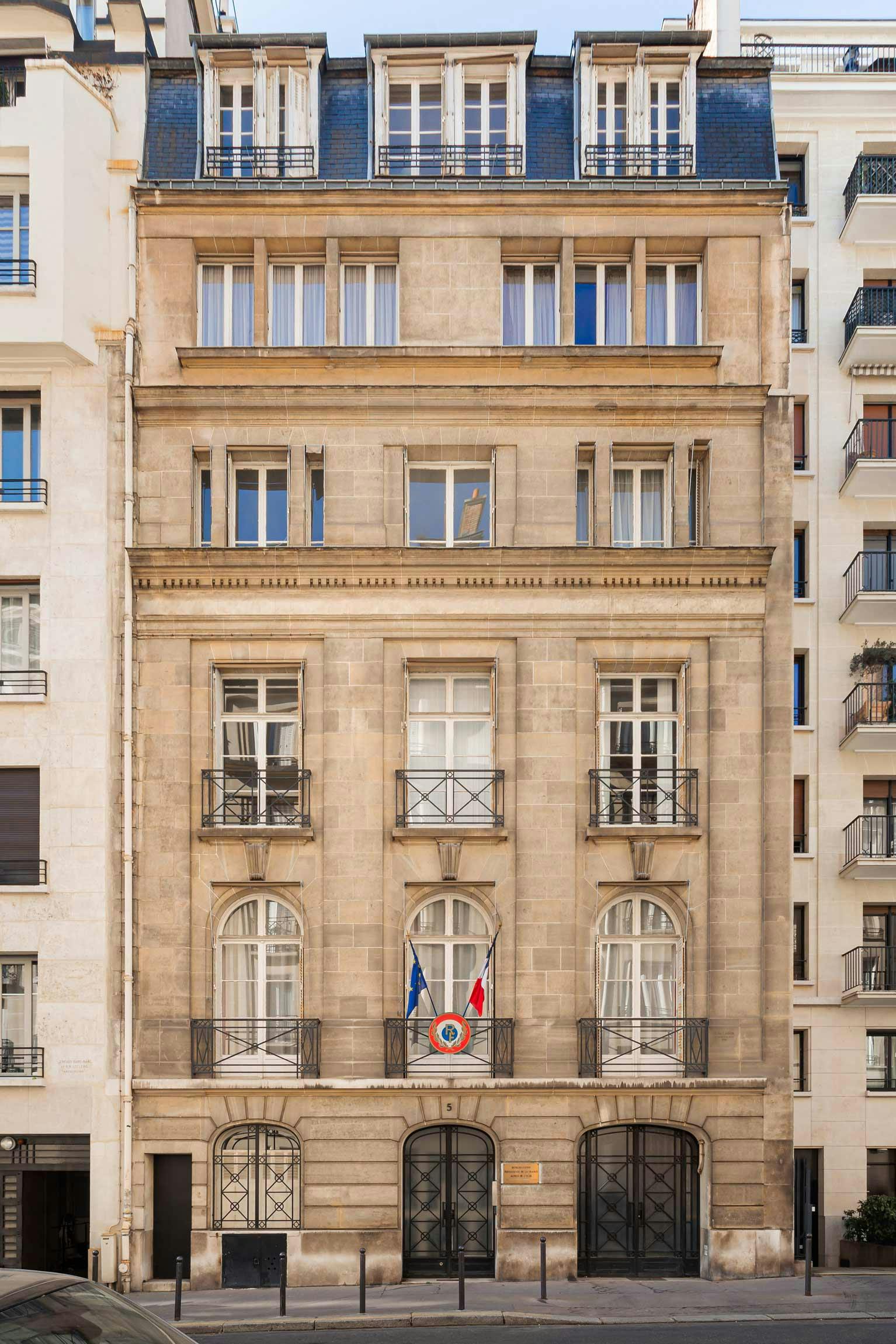 Ravalement de façades de bureaux de l’Organisation de coopération et de développement économiques à Paris 16ème