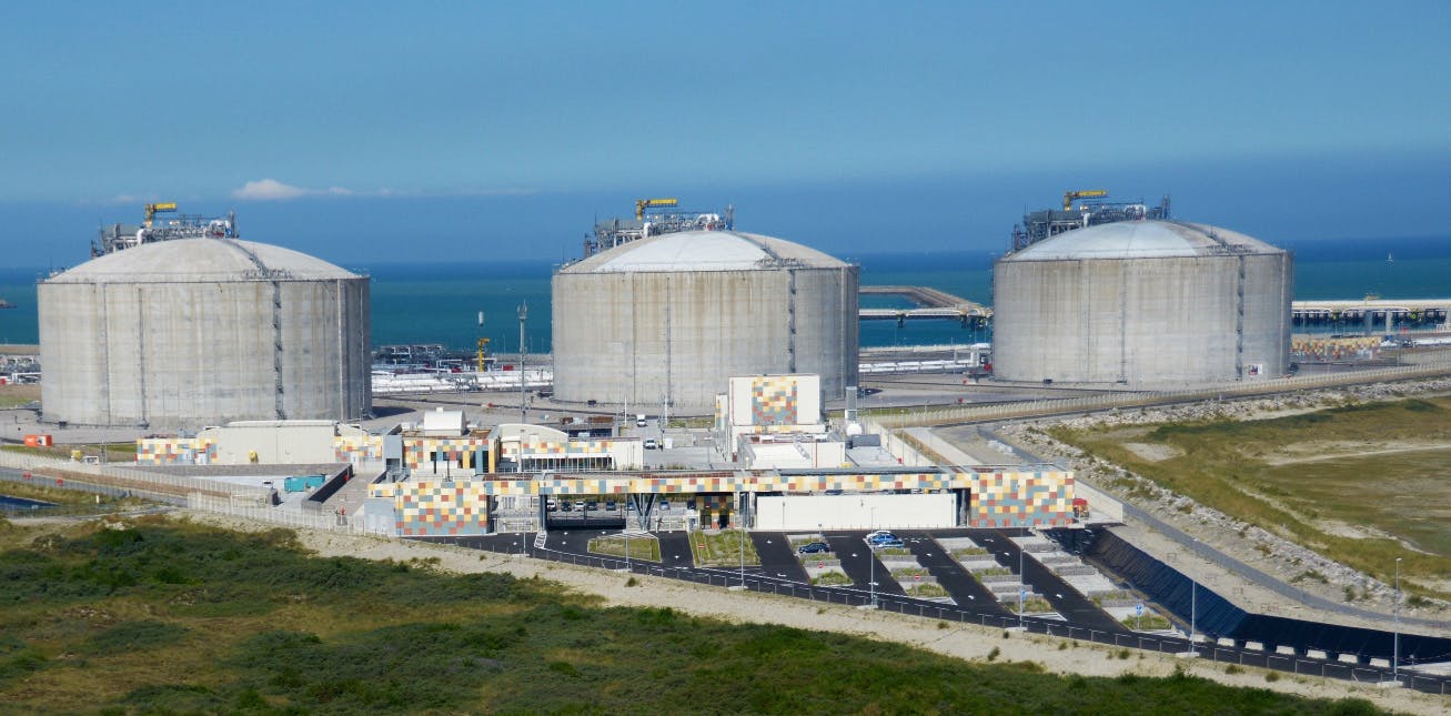 Le terminal méthanier : Bâtiment industriel à Dunkerque (59), France