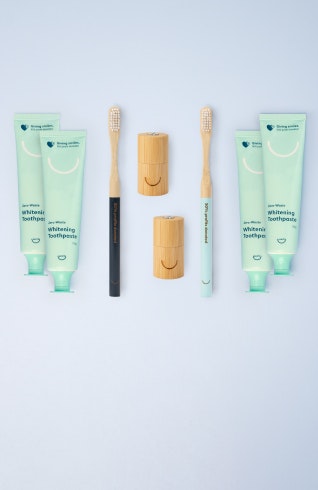 Marketing image of Pearlii Whitening Pack, including 1 x Home Teeth Whitening Kit and 2 x Zero-Waste Whitening Toothpastes