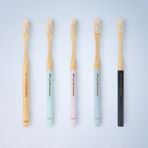 Marketing image of Pearlii's Mosobrush Bundle, displaying 4x Mosobrushes in all 5 colours available.