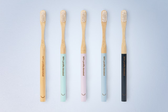 Marketing image of Pearlii's Mosobrush Bundle, displaying 4x Mosobrushes in all 5 colours available.