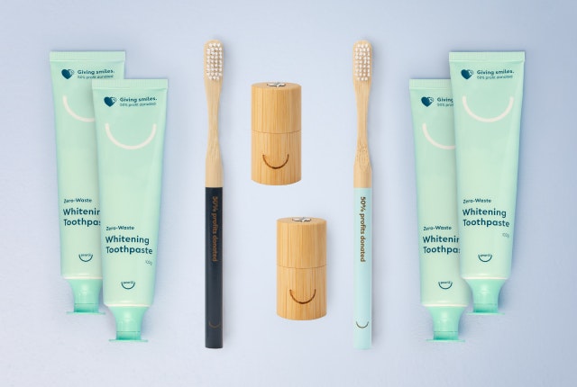 Marketing image of Pearlii's Twin Pack bundle, displaying 4x Zero-Waste Whitening Toothpastes, 2x Mosobrushes and 2x Moso Dental Floss.
