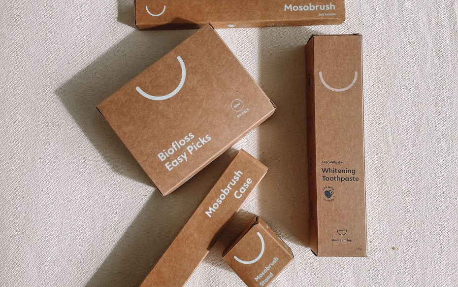Photograph of various Pearlii products in their sustainable packaging.