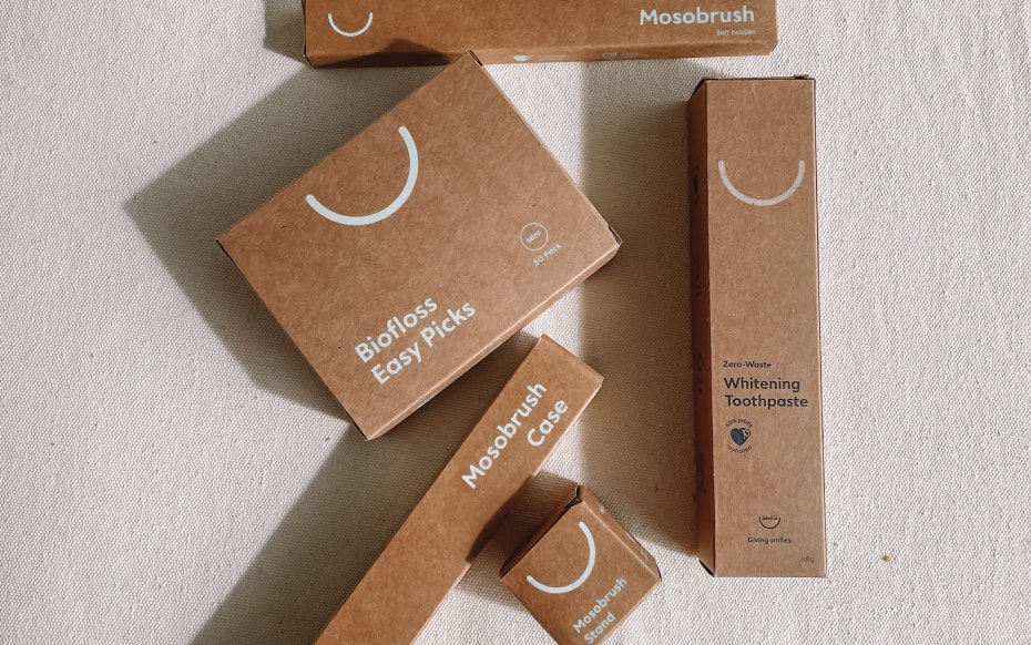 Photograph of various Pearlii products in their sustainable packaging.