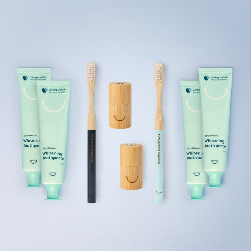 Marketing image of Pearlii's Twin Pack bundle, displaying 4x Zero-Waste Whitening Toothpastes, 2x Mosobrushes and 2x Moso Dental Floss.