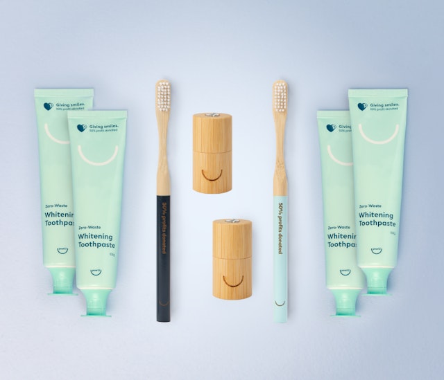 Image of Pearlii Twin Pack, showing 4 x Zero-Waste Whitening Toothpastes, 2 x Moso Dental Floss, and 2 x coloured Mosobrushes