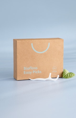 Marketing image of 1 x pack of Pearlii Biofloss Easy Picks, with an individual Floss Pick sitting in front.