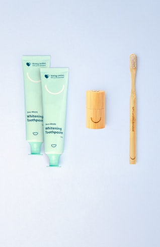 Marketing image of Pearlii products, showing the Essentials Pack, including: 1x Mosobrush, 2 x Zero-Waste Whitening Toothpastes, and 2 x Biofloss Easy Picks packs