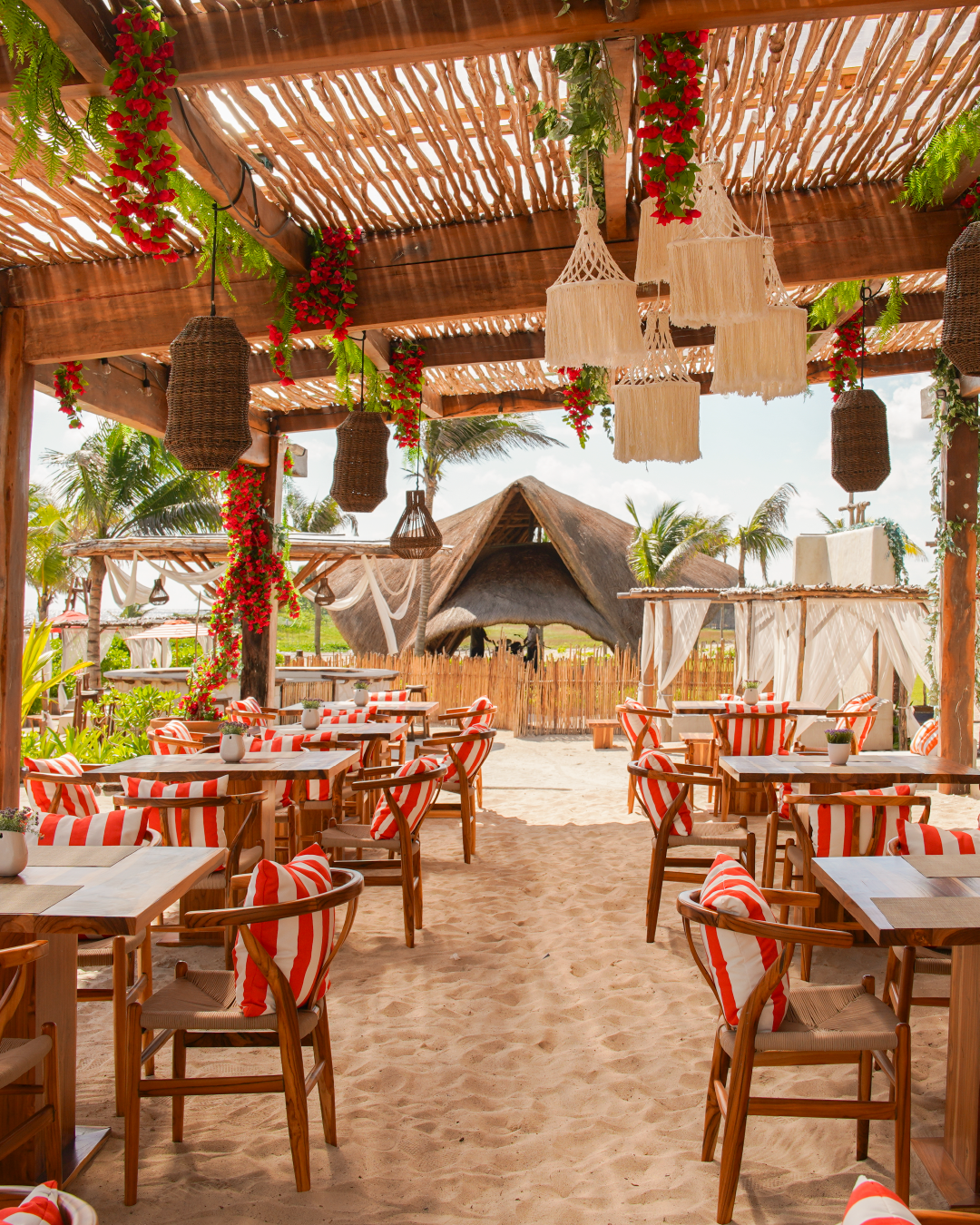 Penélope Beach Club Tables