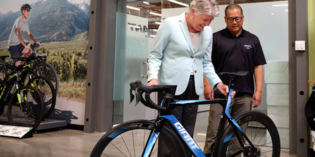 Representative Julia Brownley (D-CA-26) checks out the Giant Propel Advanced SL Disc at Giant’s U.S. headquarters in Newbury Park, California.