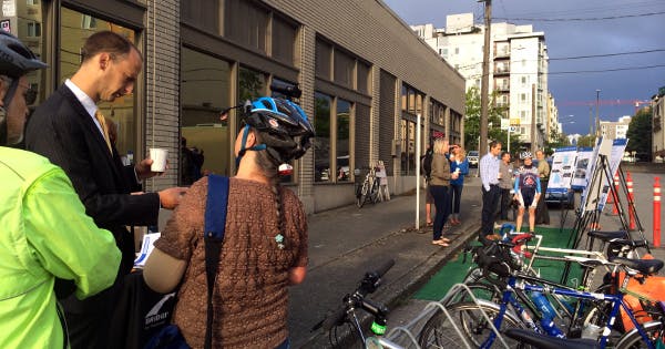 Seattle Transportation Director Scott Kubly talks with residents about the plan.