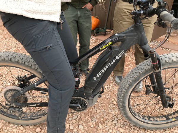 A close up of the eMTB Todd Seliga demoed.