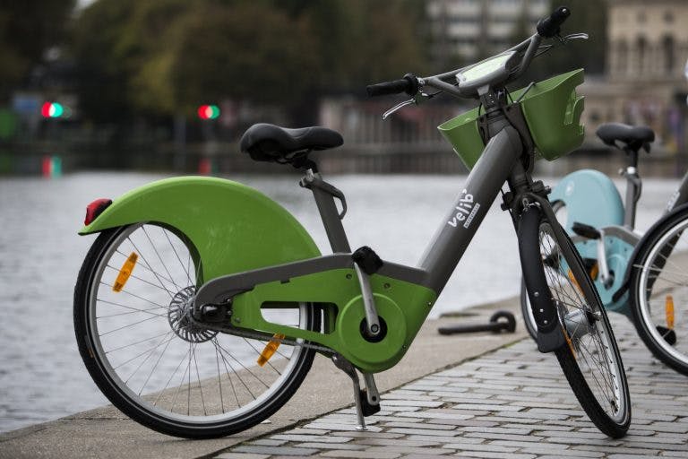 Paris’s new “Vélib Metropole” bicycle. (Source: AP Photo; Kamil Zihnioglu.)