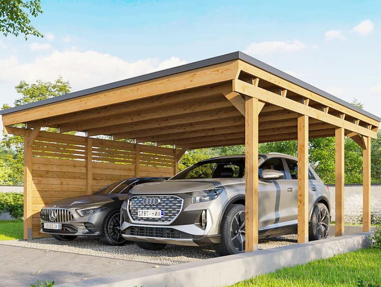 Photo d'un carport en kit en bois pour deux voiture . Ce carport avec un toit à pente est situé dans un jardin en arrière-plan, structure autoportante.