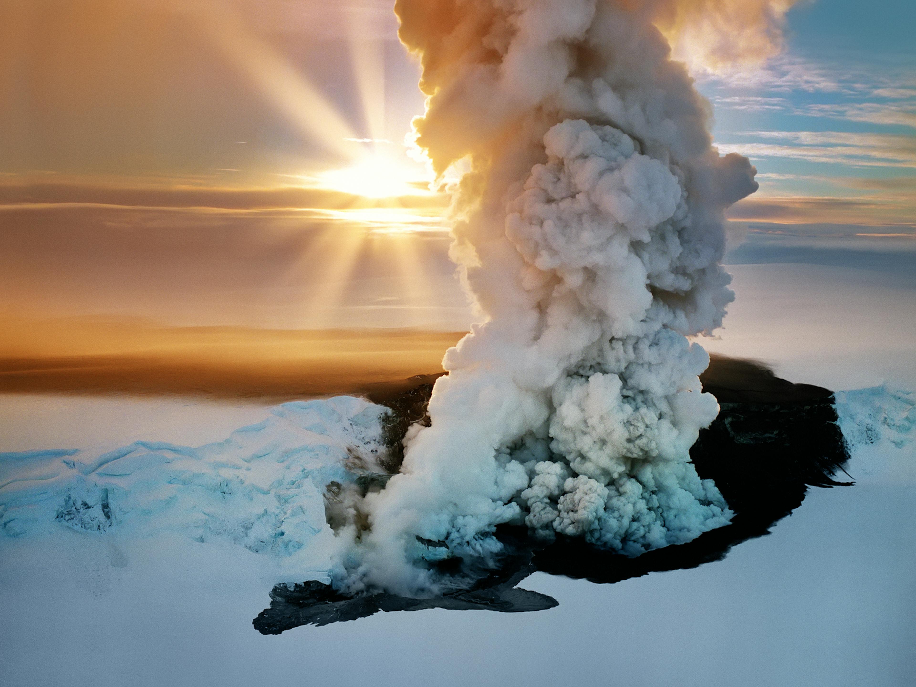 Bárðabunga volcano erupting under the glacier