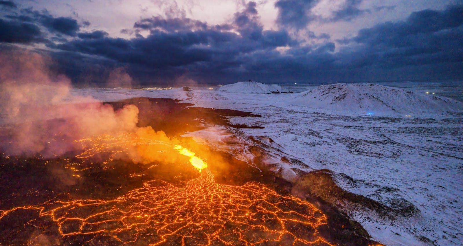Sundhnukagigarod eruption in Reykanes near Sylingarfell