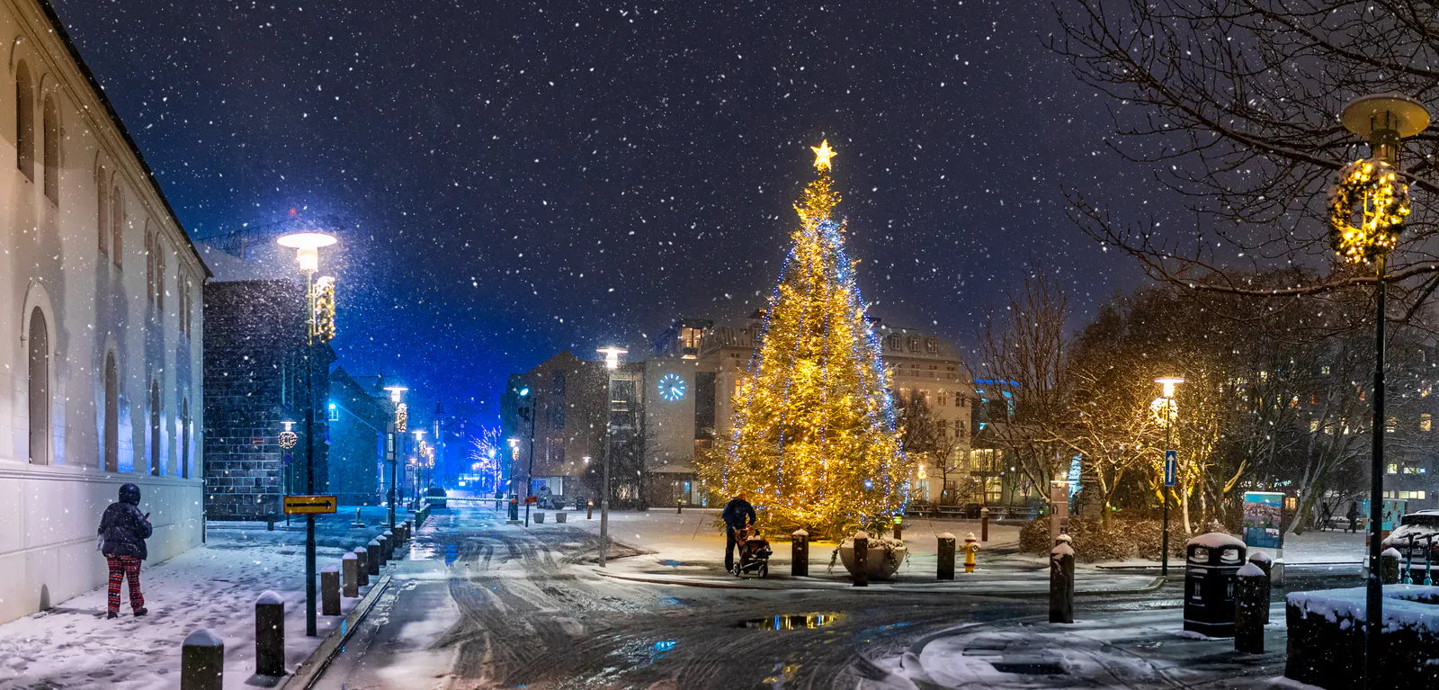 Why Aurora’s Christmas Lights Make Shopping Season So Much Better