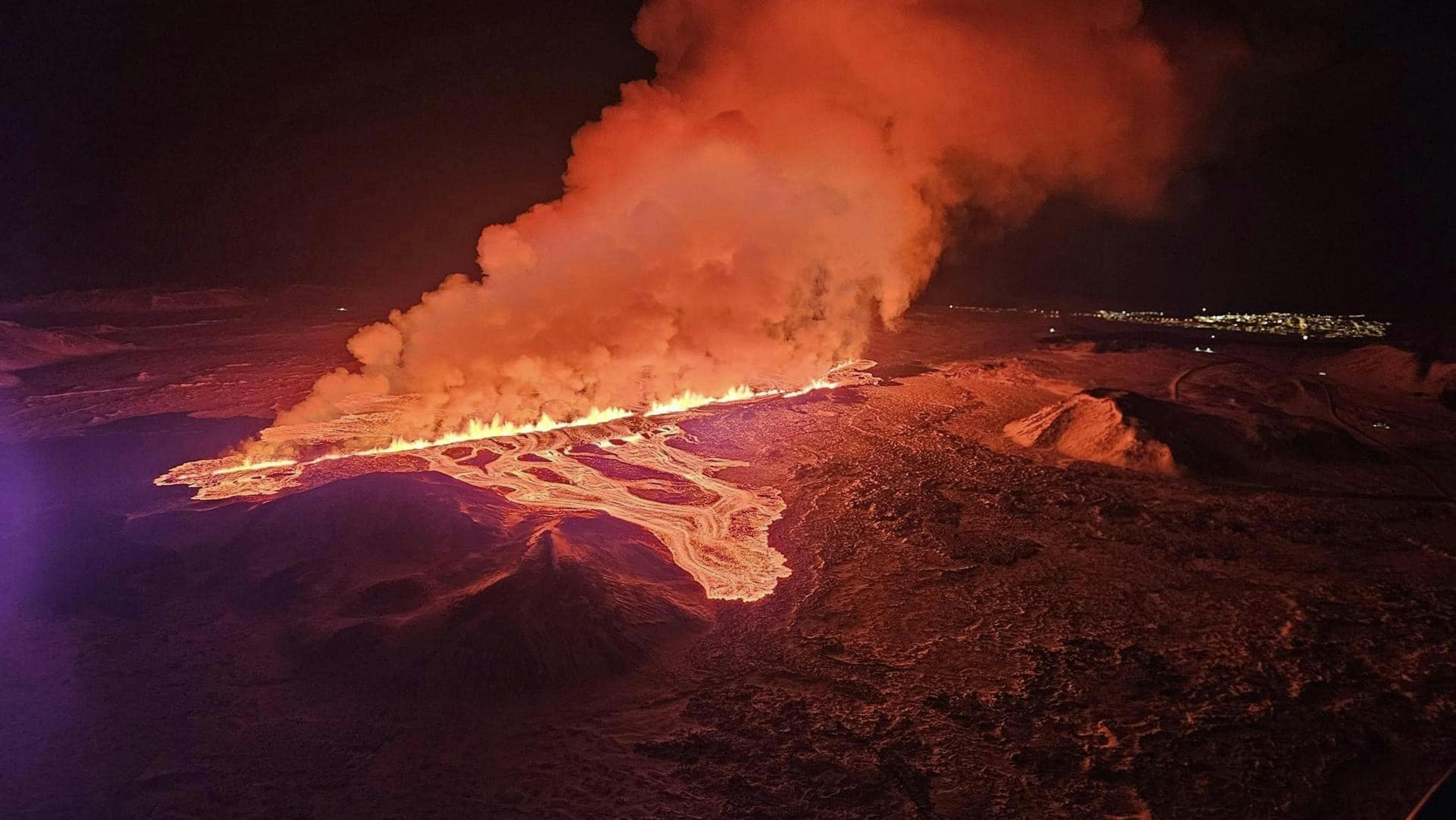 Eruption 8th February - Picture by Almannavarnir