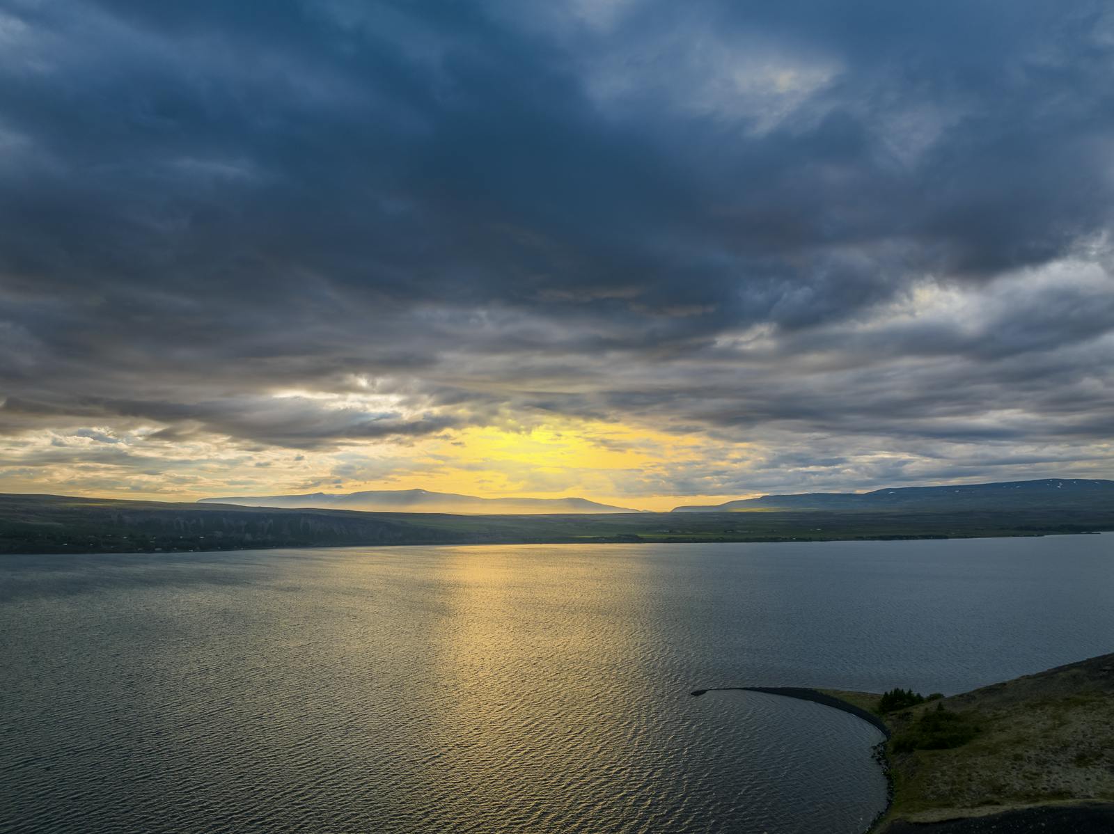 Þingvallavatn sunset