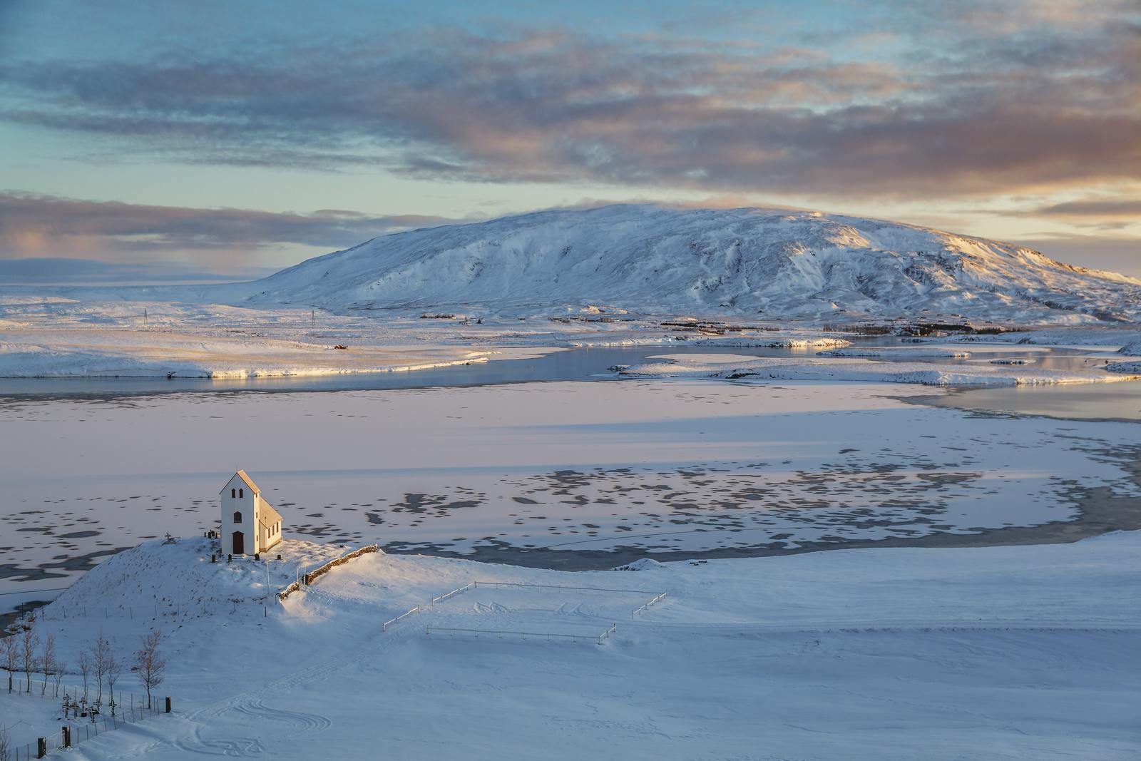 Ulfljotsvatn in winter